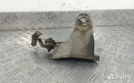 Кронштейн кпп опорный volkswagen passat B5 (OSE11D