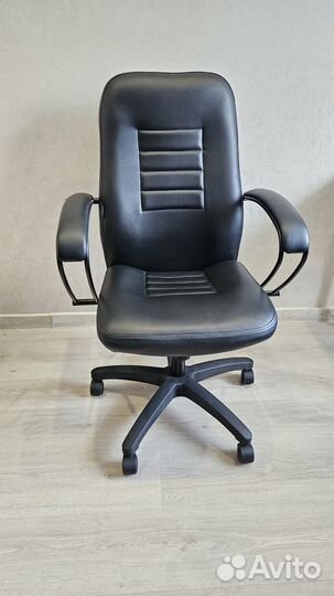 Офисное кресло метта