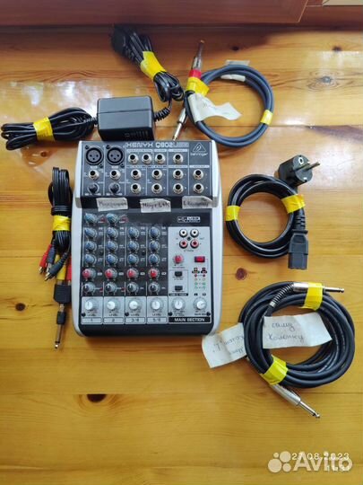 Активная колонка behringer