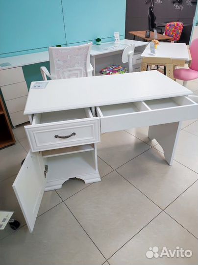 Стол компьютерный в классическом стиле