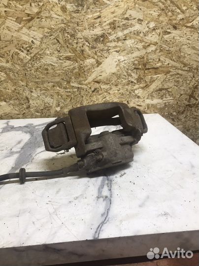 Суппорт передний левый правый шевроле нива