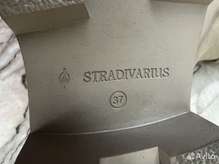 Ботинки Stradivarius. 37р