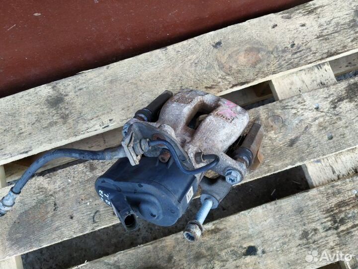 Суппорт задний левый Volkswagen Passat B6 1.8 BZB