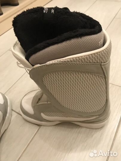 Vans (US W7, бот для сноуборда)