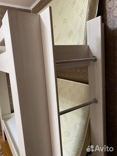 Двухъярусная кровать с матрасом