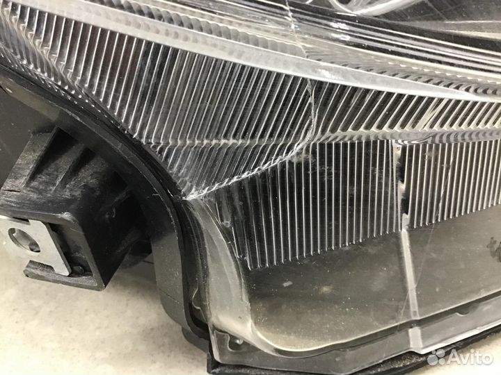 Фара правая Toyota Fortuner 2015