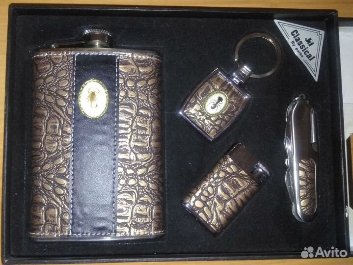 Подарочный набор (фляга, нож, зажигалка и брелок)