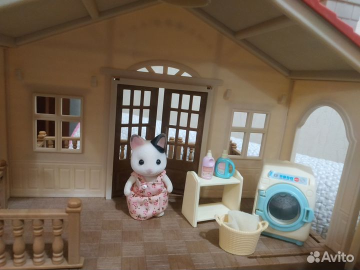 Sylvanian families дом со светом и мебелью