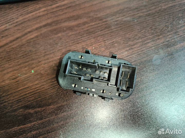 Блок управления стеклоподъемниками Ford Focus