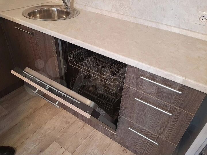 2-к. квартира, 42 м², 1/5 эт.