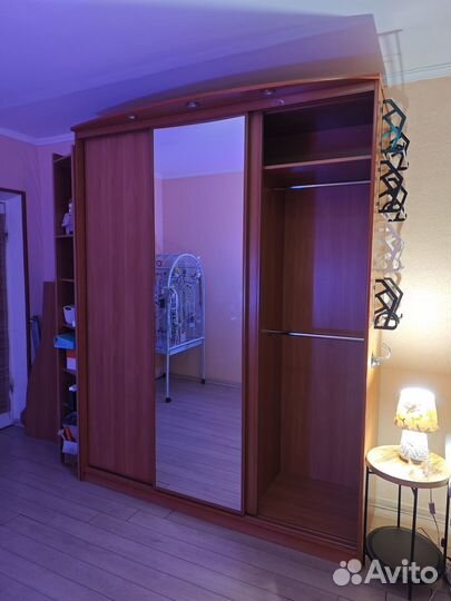 Шкаф большой с зеркалом 230 180 60