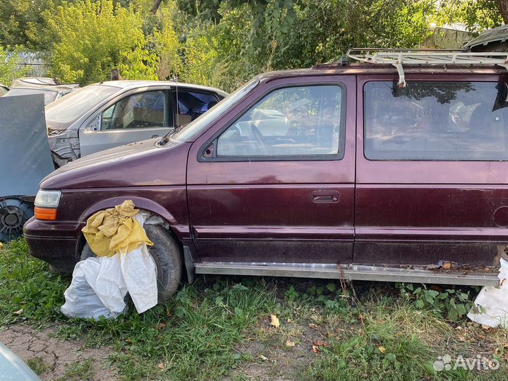 Dodge caravan капот