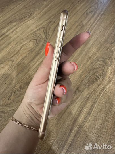 Телефон iPhone 8 64 gb