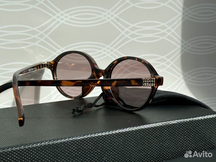 Очки в стиле miu miu regard