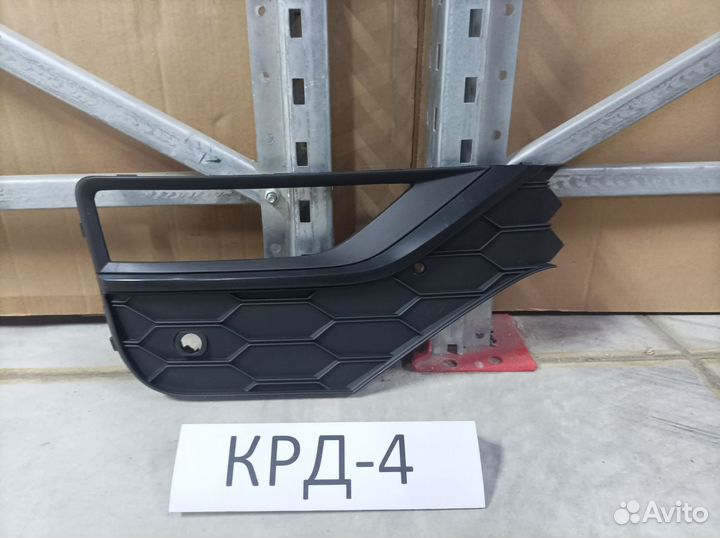 Окантовка птф правая Volkswagen Amarok 2 на 2010