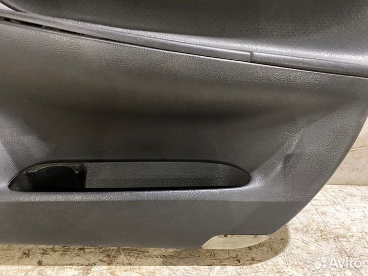 Обшивка боковой двери передняя правая Mazda 6