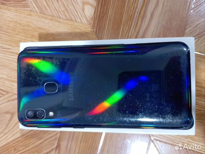 Samsung Galaxy A40, 4/64 ГБ