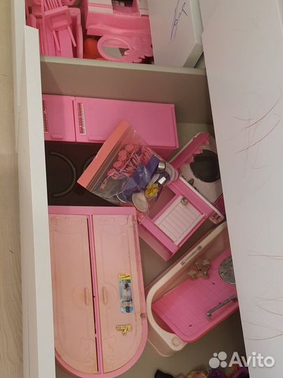 Большой кукольный домик с мебелью