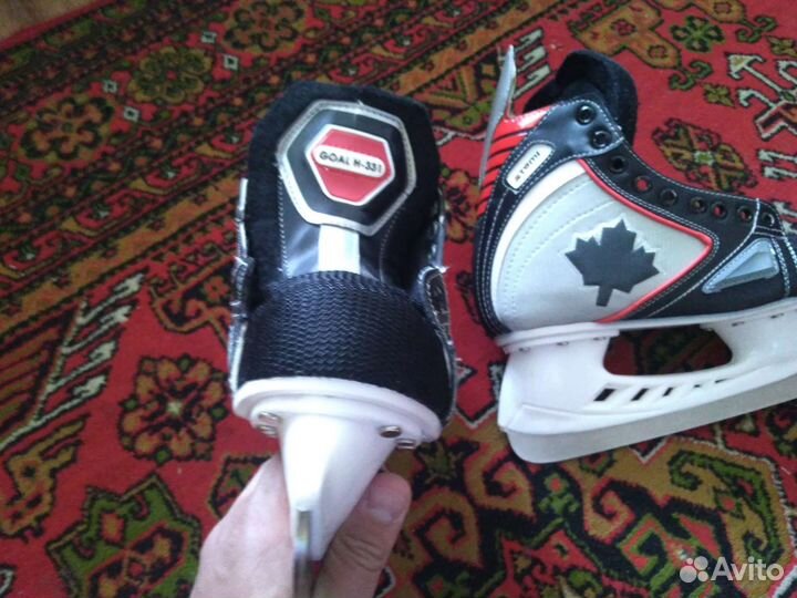 Коньки хоккейные