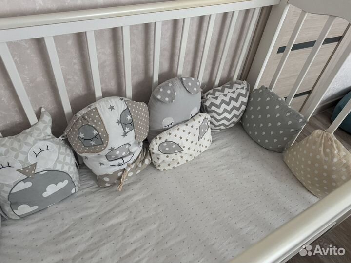 Кроватка детская с маятником