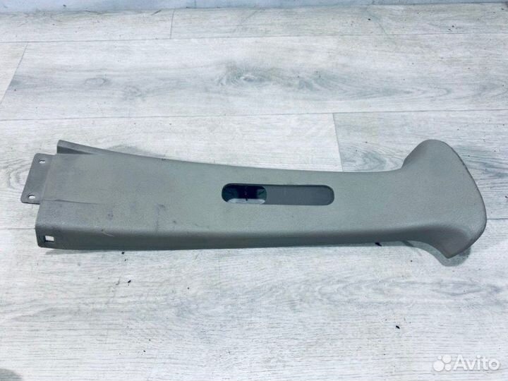 Обшивка стойки средней правая Hyundai Santa Fe