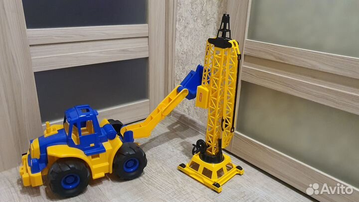 Игрушка экскаватор большой, кран