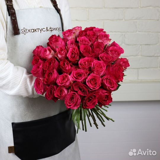 Букет ярких розовых розочек с доставкой по Липецку