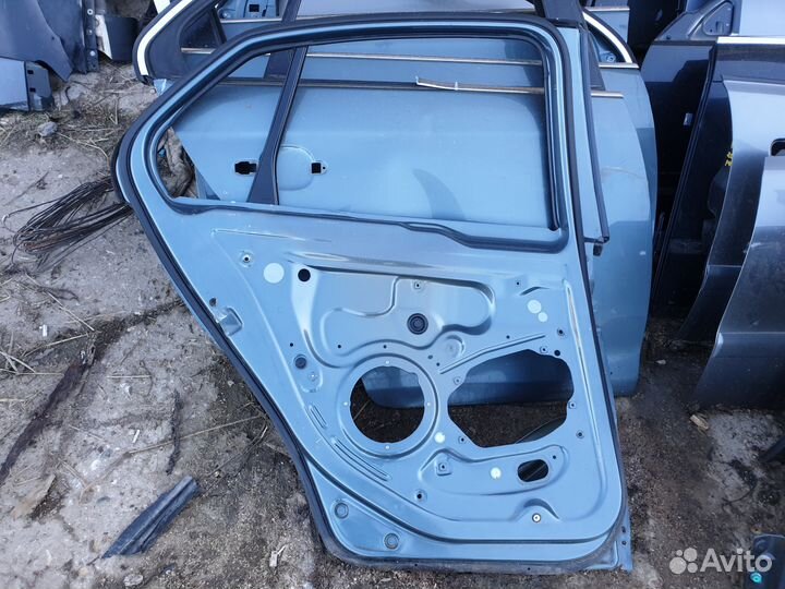 Дверь задняя левая vw jetta v джетта 5 рама рамка
