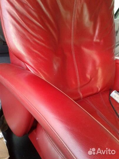 Кожаное кресло массажно - педикюрное