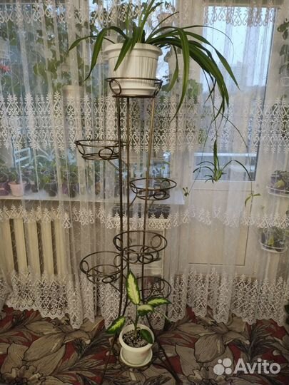 Подставка для цветов металлическая