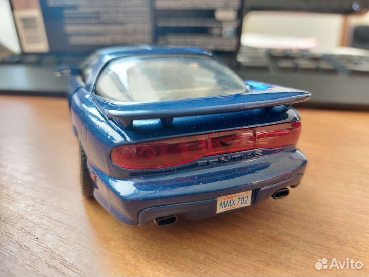 Коллекционная модель автомобиля Pontiac 1:24
