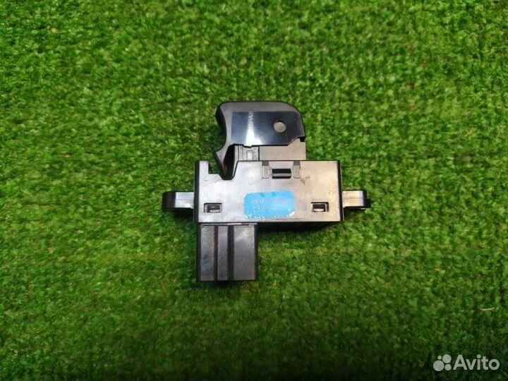 Кнопка стеклоподъемника задняя правая Nissan Note