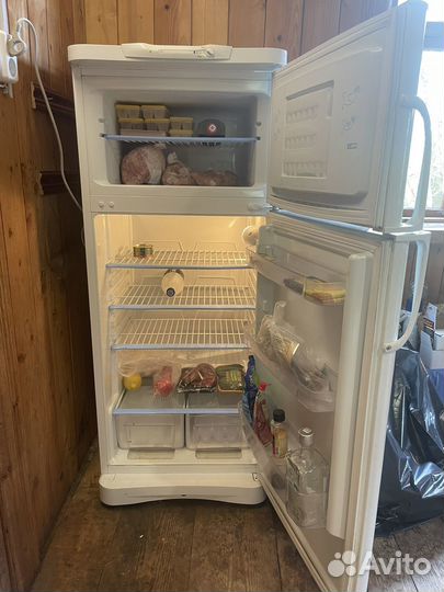 Холодильник Indesit R27G 015