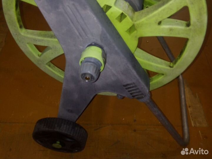 Катушка для поливочного шланга