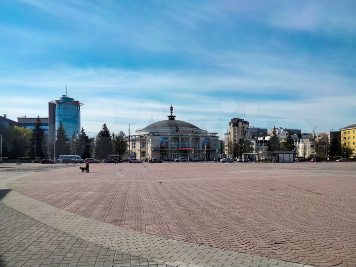 Офис с полной отделкой и видом на Ауру