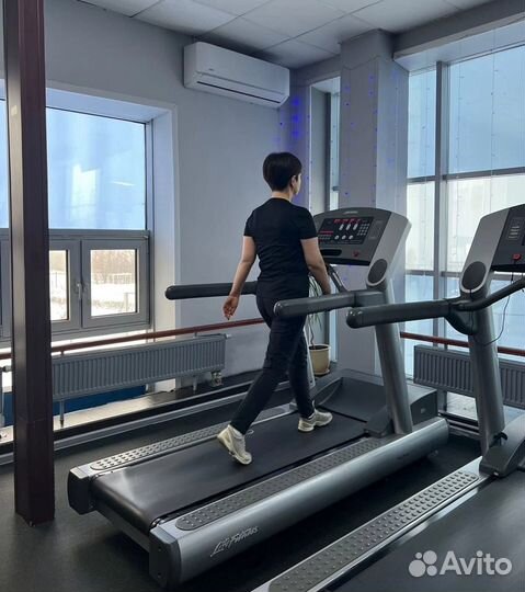 Беговая дорожка Life Fitness