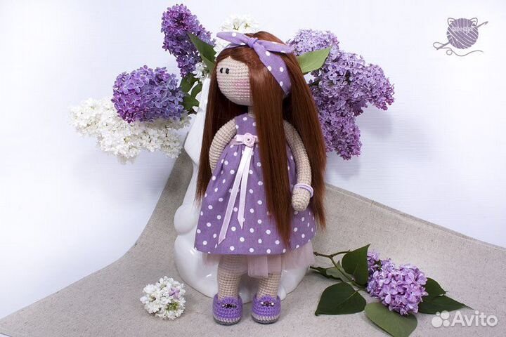 Вязанная куколка с одеждой