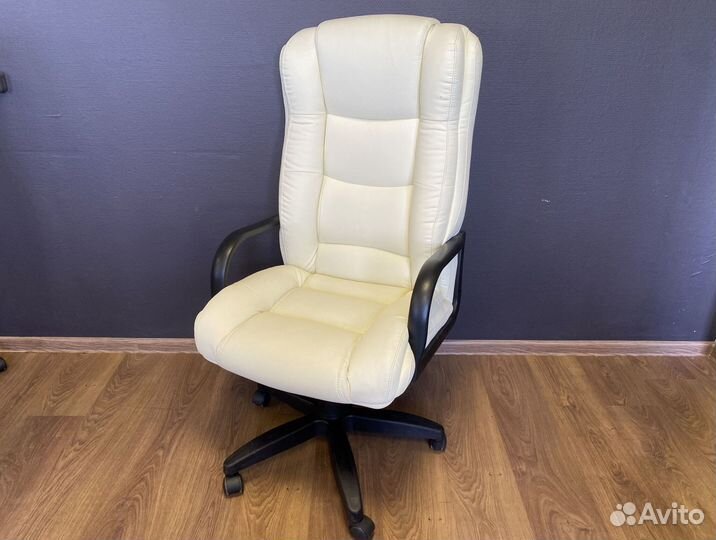Компьютерное кресло. Кресло руководителя