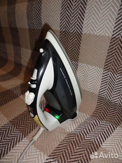 Утюг Bork IR NWV 3424 BK