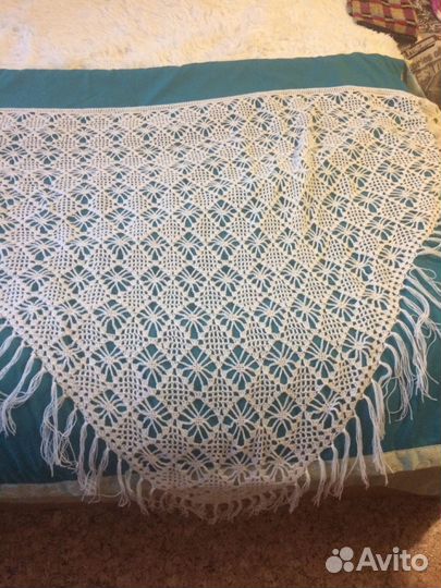 Шаль вязаная белая и черная