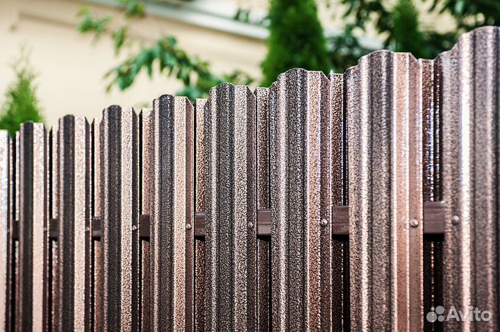 Металлический штакетник – надежность и эстетика