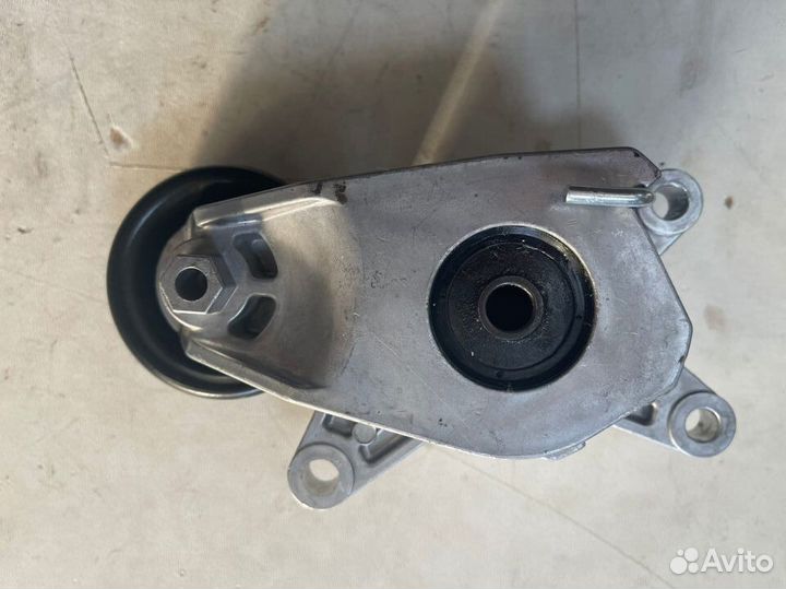 Ролик генератора натяжной Салярис 2 рио 4 года 1.4