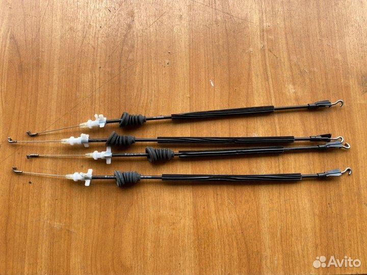 Тросик двери Volkswagen Passat B7 универсал сffb