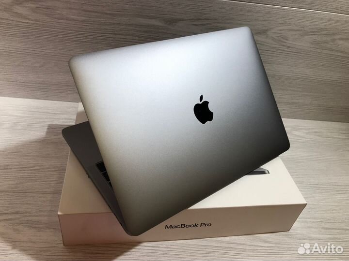 Продаю MacBook Pro 2017 в отличном состоянии