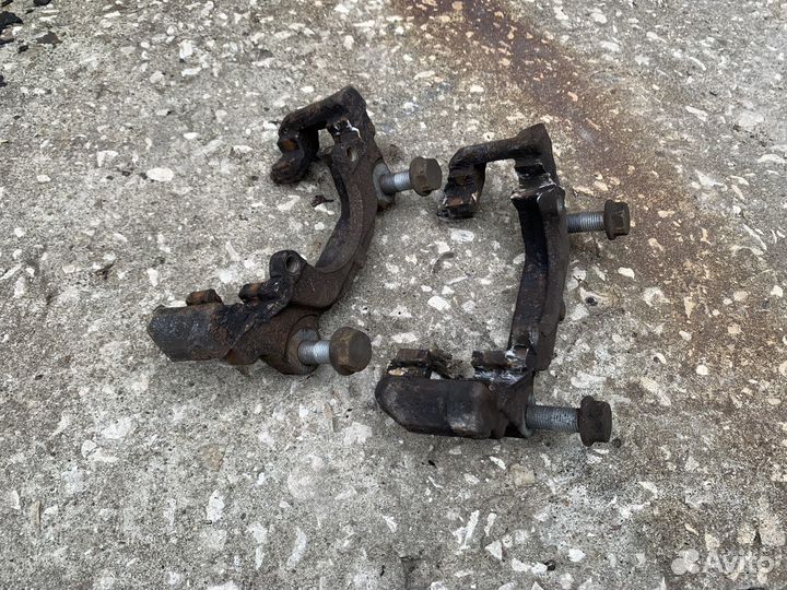 Скоба суппорта переднего volkswagen passat b6