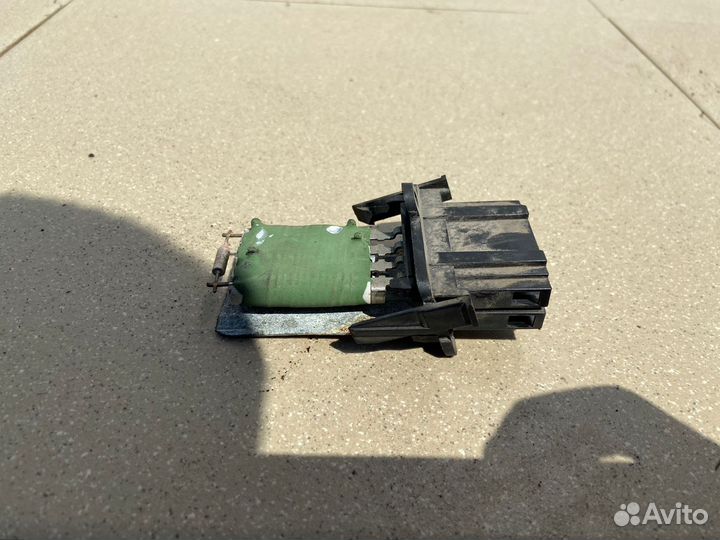 Резистор печки Volkswagen Golf 3