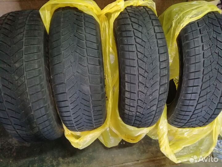 Goodyear UltraGrip Ice 215/60 R17