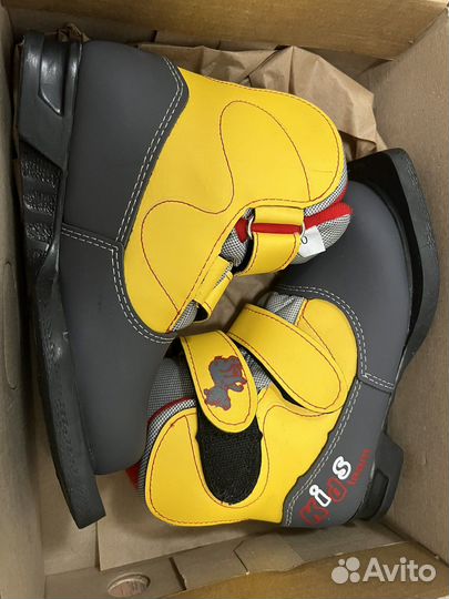 Лыжные ботинки