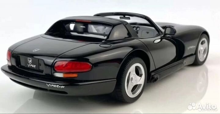 Модель автомобиля Dodge Viper 1/18