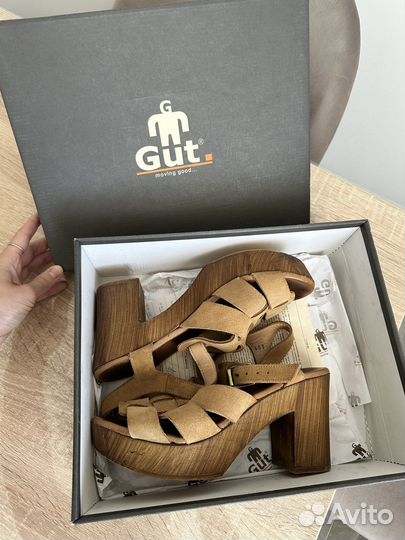 Босоножки женские натуральная замша